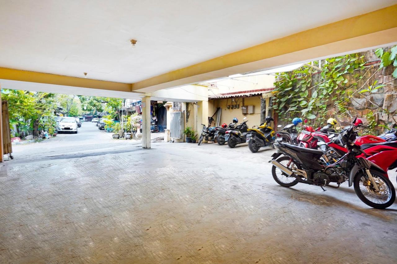 Hotel Oyo 91390 Kost Grand Royal Elite à Sorabaya Extérieur photo