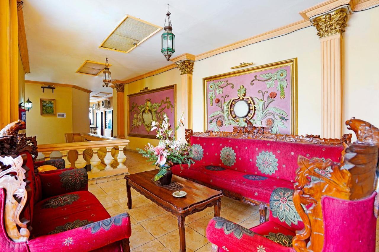 Hotel Oyo 91390 Kost Grand Royal Elite à Sorabaya Extérieur photo