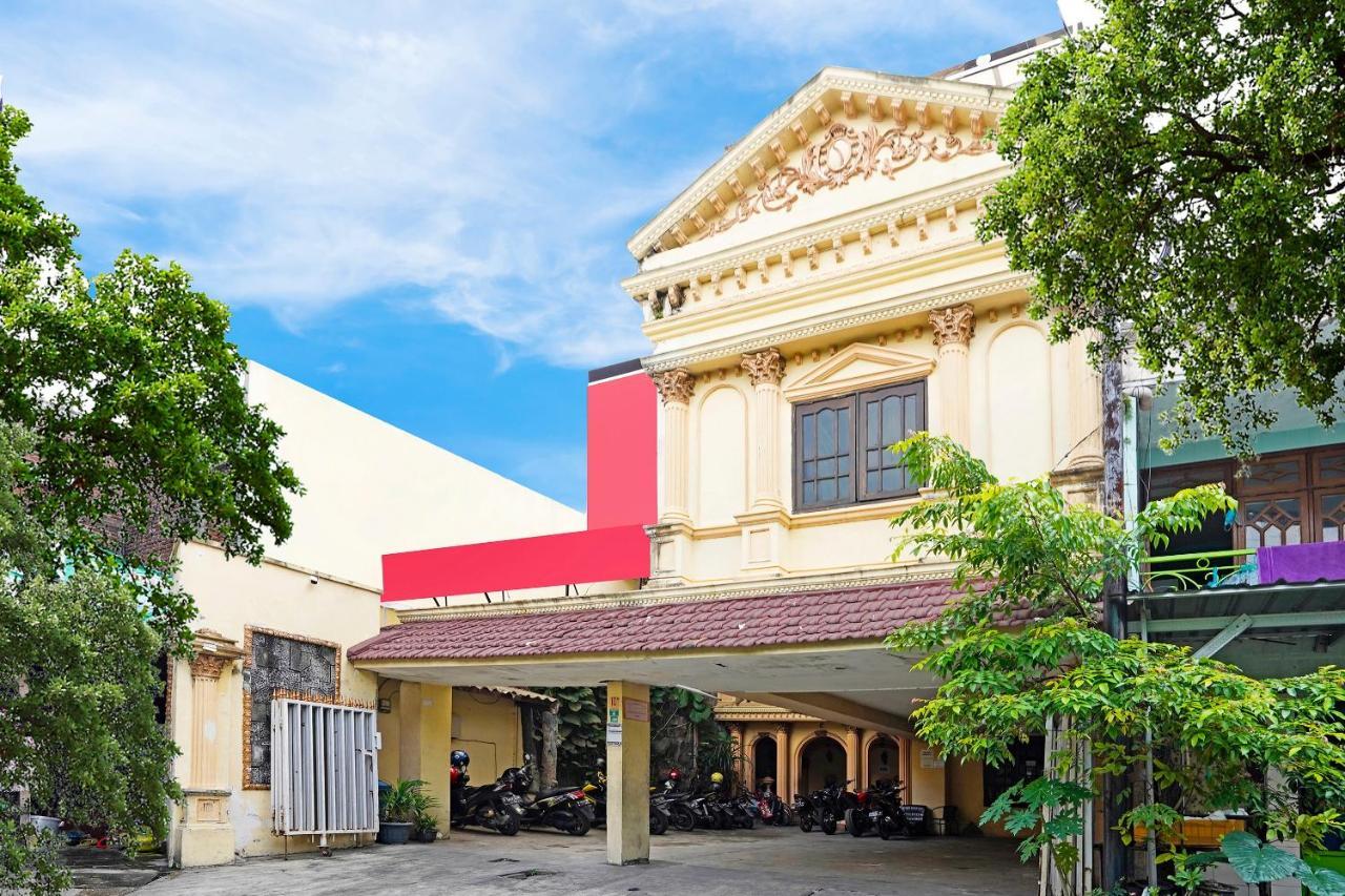 Hotel Oyo 91390 Kost Grand Royal Elite à Sorabaya Extérieur photo