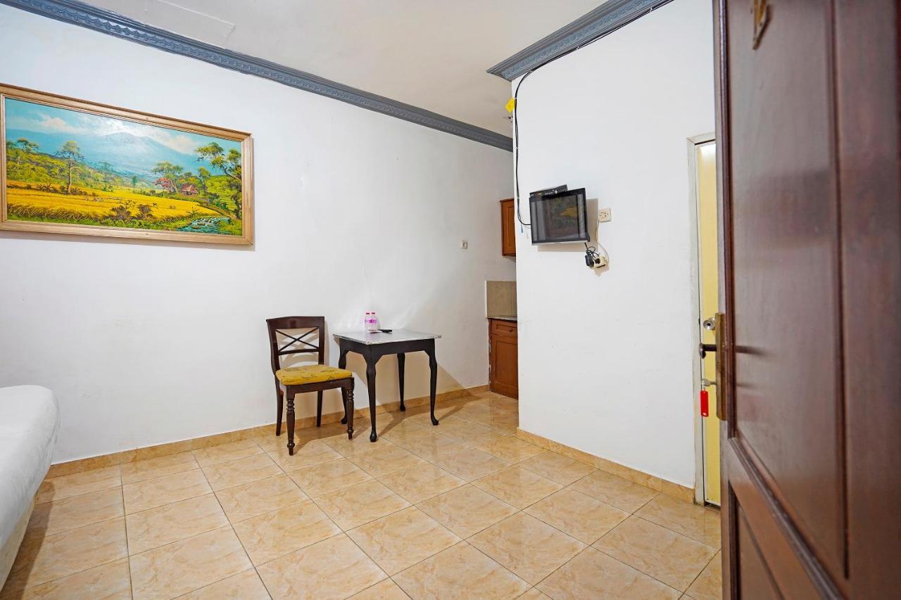 Hotel Oyo 91390 Kost Grand Royal Elite à Sorabaya Extérieur photo