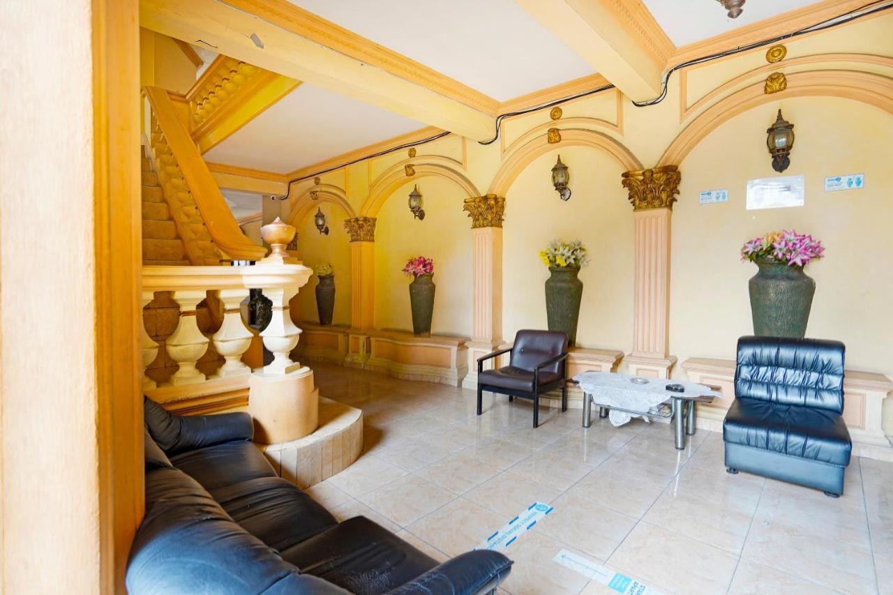 Hotel Oyo 91390 Kost Grand Royal Elite à Sorabaya Extérieur photo