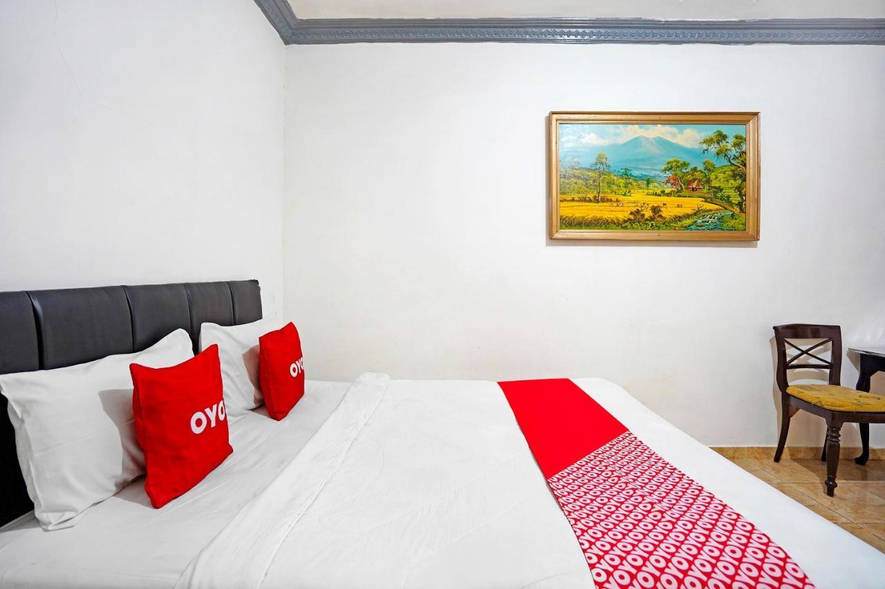 Hotel Oyo 91390 Kost Grand Royal Elite à Sorabaya Extérieur photo